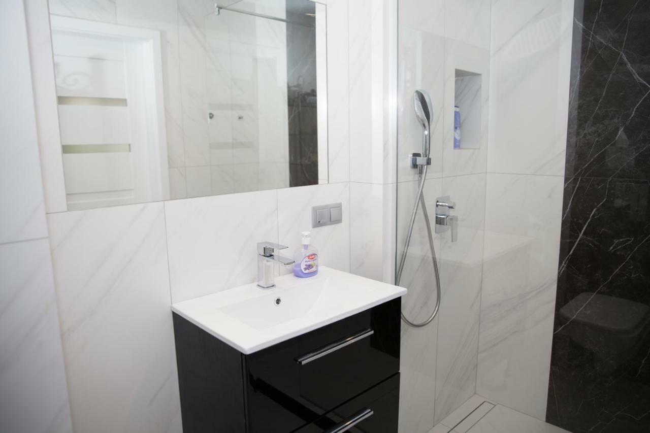 Apartament 102 G&W Appartement Wrocław Buitenkant foto