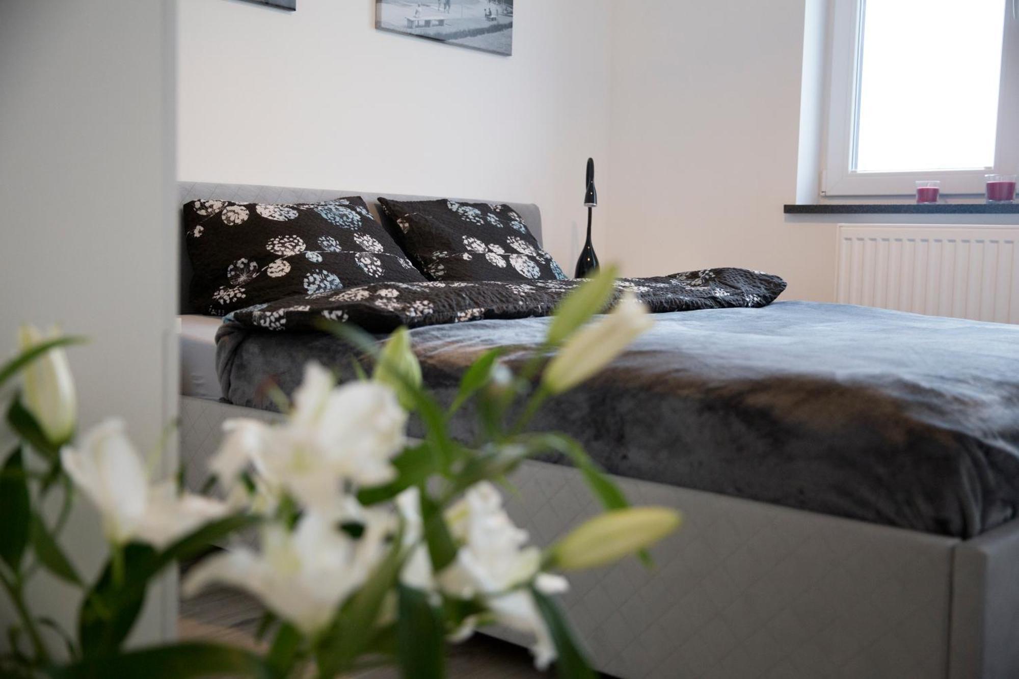 Apartament 102 G&W Appartement Wrocław Buitenkant foto